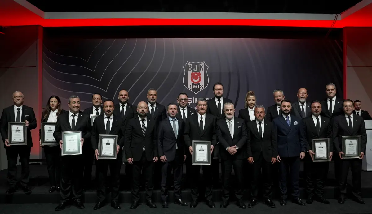 Serdar Adalı mazbatasını aldı, camiaya seslendi. "Büyük hayalleri gerçeğe dönüştüreceğiz."