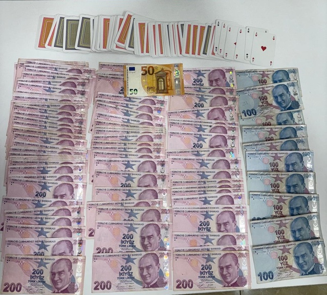 Samsun Çarşamba'da iş yerinde kumar oynayan 5 kişiye 58 bin 20 lira ceza kesildi