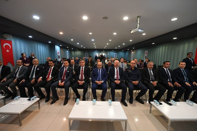Balıkesir'de akran zorbalığını önlemeye aile temelli eğitim programı başlatıldı