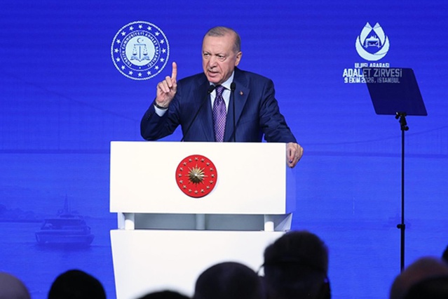Cumhurbaşkanı Erdoğan'dan dünyaya sert mesaj: Türkiye gerekirse sıkıntı çeker ama sırtını dönmez