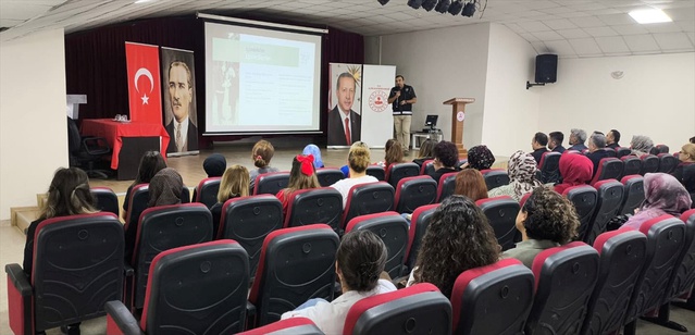 Eskişehir'de 500 öğrenci ve 65 kişiye NARKOREHBER eğitimi verildi