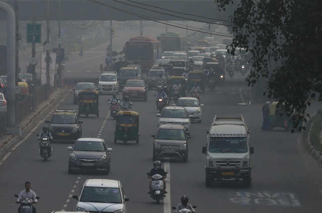Delhi'de hava kirliliği artınca restoran ve otellerde kömür ve odun yakımı yasaklandı