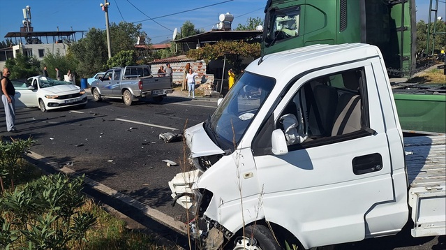Muğla Milas'ta kamyonet kontrolden çıktı, kazada 1 kişi öldü 2 kişi yaralandı