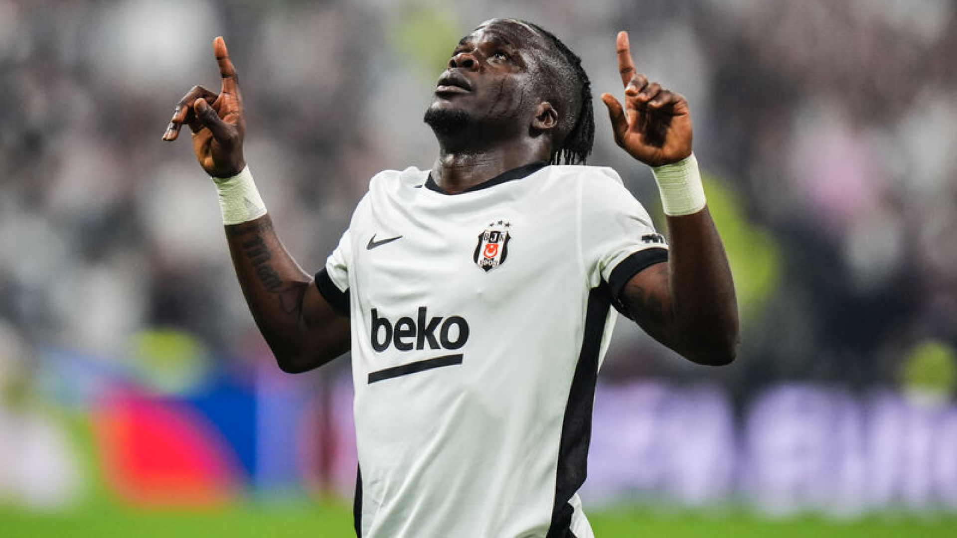 Olaitan Avrupa'da bambaşka!