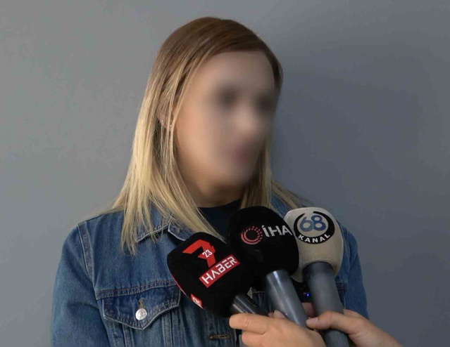 Aksaray'da 2 kadın, işten dönen kadını yere yatırıp darp etti, o anlar kamerada