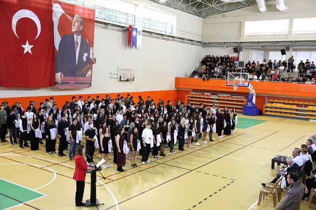 Tekirdağ NKÜ'de 19. beyaz önlük töreni yapıldı, akreditasyon belgesi takdim edildi