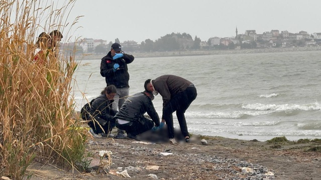 Isparta Eğirdir'de göl kenarında bulunan erkek cesedinin kimliği araştırılıyor