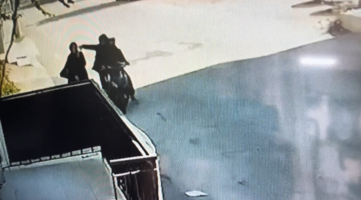 Telefonla konuşurken kapkaça uğradı: 48 saatte yakalandılar