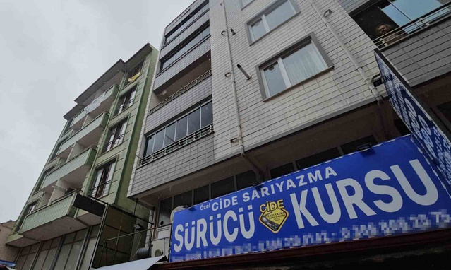 Kastamonu Cide'de 60 yaşındaki vatandaş, yakınlarının ihbarıyla evinde ölü bulundu