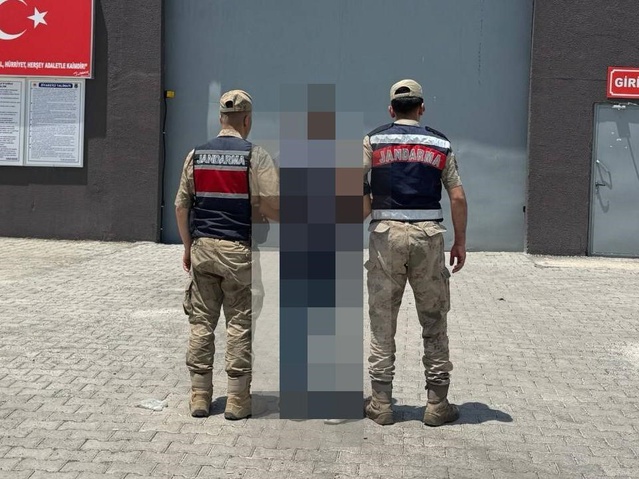 Şanlıurfa Karaköprü'de uyuşturucudan 7 yıl 6 ay ceza alan hükümlüyü jandarma yakaladı