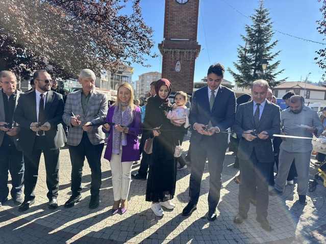 Bilecik Pazaryeri'nde Filistin'e destek için hayır çarşısı dualarla açıldı