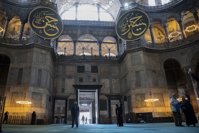 Müezzin Rıdvan Akbaş, açılış gözlemlerini 'Ulu Mabet Ayasofya' ilahisine dönüştürdü
