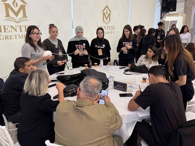 Muğla'da 18 liseden 54 öğrenci gençlik iklim çalıştayında çözüm önerileri geliştirdi