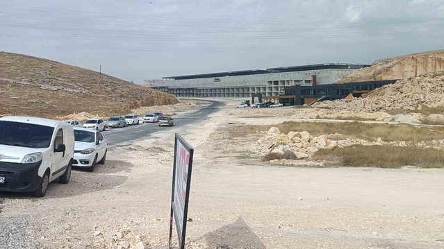 Şanlıurfa'da 500 işyerli site esnafı kavşaksız yolda ölümlü kaza uyarısında bulundu