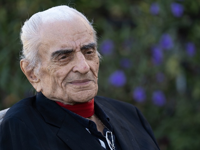 91 yaşındaki şarkıcı Alpay, Antalya'da tedavi gördüğü hastanede hayatını kaybetti