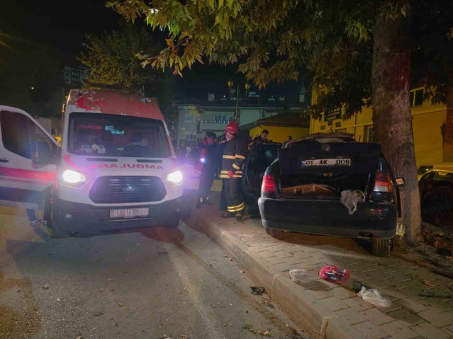 Adana'da ağabeyinin kullandığı otomobil ağaca çarptı, 13 yaşındaki kardeşi öldü