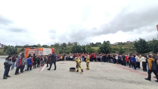Sinop'ta okullardaki yangın eğitimleri tatbikatla uygulamaya döküldü