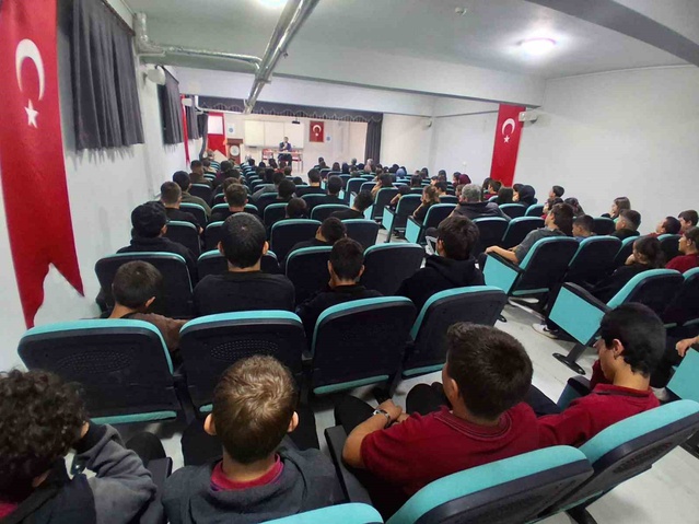 Aydın Bozdoğan'da imam hatip lisesi öğrencilerine camilerin toplumsal rolü anlatıldı