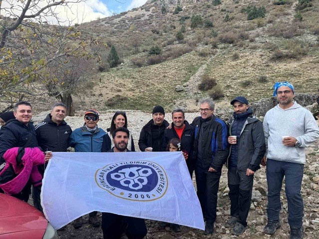 EBYÜ ve EDKİK'in Erzincan'daki Cumhuriyet tırmanışında yaklaşık 2 kilometre yüründü