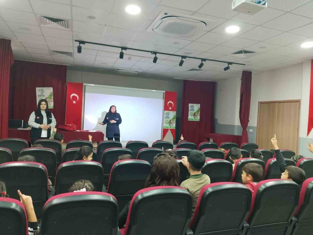 Elazığ'da ilkokul öğrencilerine depremde 'Çök-Kapan-Tutun' anlatıldı