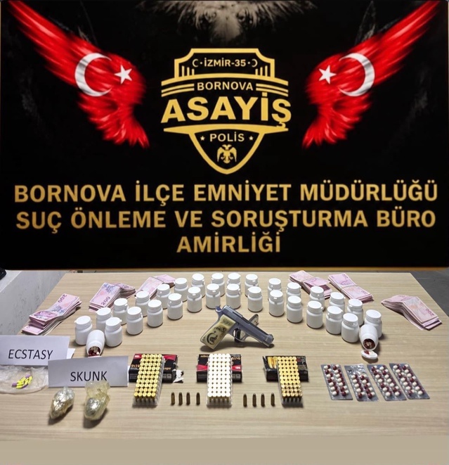 İzmir Bornova'da operasyonda 1665 uyuşturucu hap ve ruhsatsız tabanca ele geçirildi