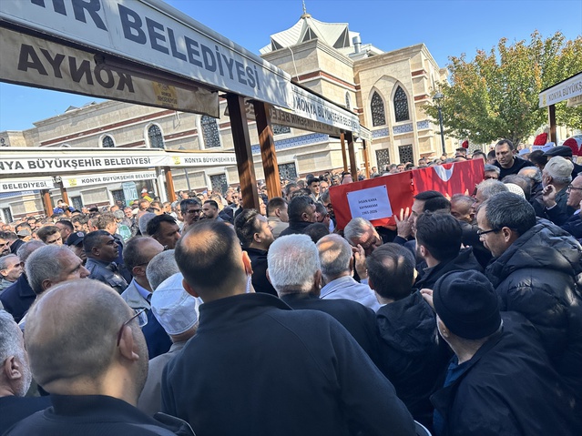 Evinde kalp krizi geçiren Muratpaşa Kaymakamı İhsan Kara Konya'da toprağa verildi