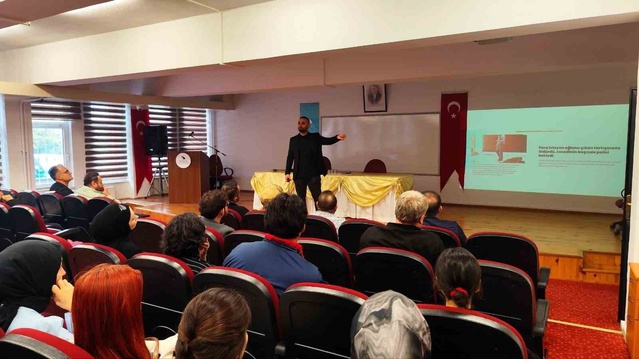 Düzce Üniversitesi Turizm Fakültesi'nde bağımlılığın hukuki boyutları anlatıldı