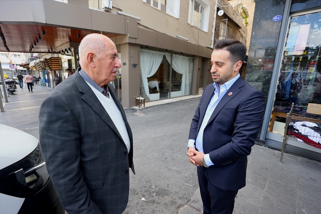 Gaziantep Şahinbey'de mimar muhtar Ahmet Titiz, aileden devraldığı görevi sürdürüyor