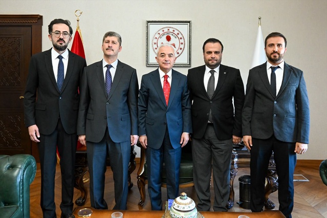 Kırklareli Valisi Turan, yeni İlahiyat Fakültesi Dekanı Erkan'a başarı diledi
