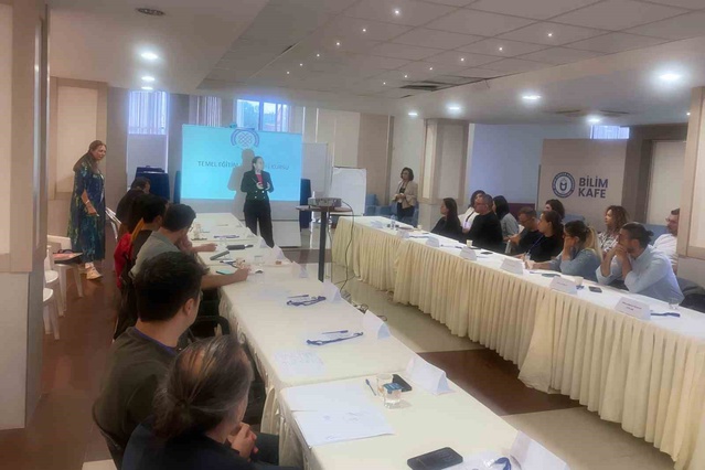ADÜ Tıp Fakültesi öğretim üyelerine eğitim becerileri kursunu tamamladı