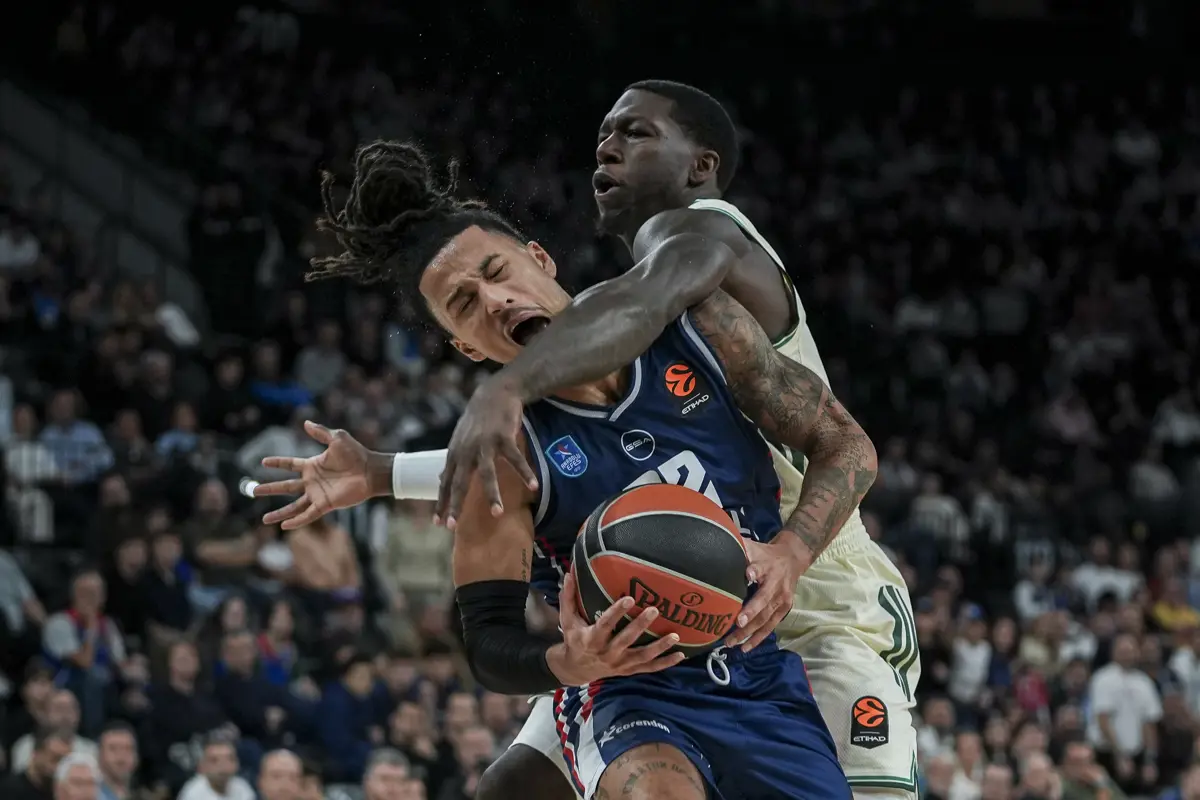 EuroLeague'de zafer gecesi. Anadolu Efes, Panathinaikos'u, Beşiktaş da Bologna'yı devirdi