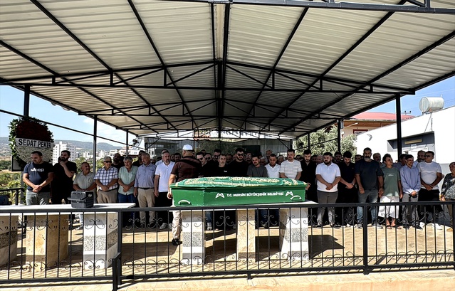 Atilla Taş'ın 14. kattan düşen kızı, Mersin Mezitli'de toprağa verildi