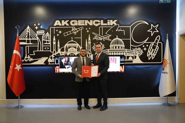 Göktekin'in istifasıyla AK Parti Kütahya İl Gençlik Kollarına Oğuzhan İnce atandı