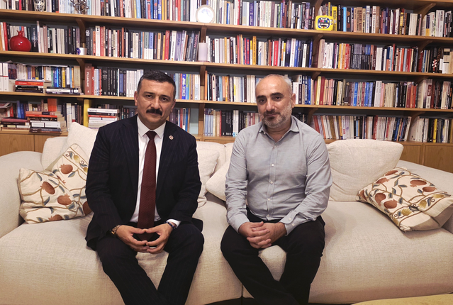 İYİ Partili Türkoğlu, Saymaz'ı ev hapsinde ziyaret etti, basın özgürlüğünü vurguladı