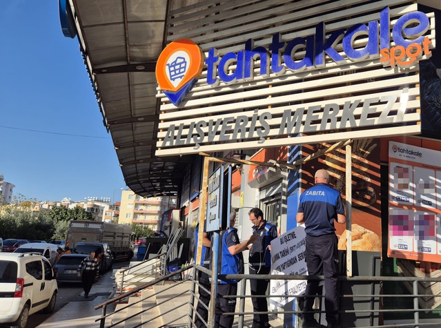 Serik'te üçüncü kez tarihi geçmiş ürün satan zincir market 3 gün mühürlendi