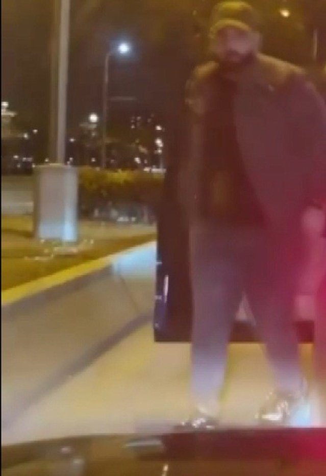 İzmir Konak'ta aracının önü kesilen sürücü, 9 aylık bebeğiyle yoldayken tehdit edildi