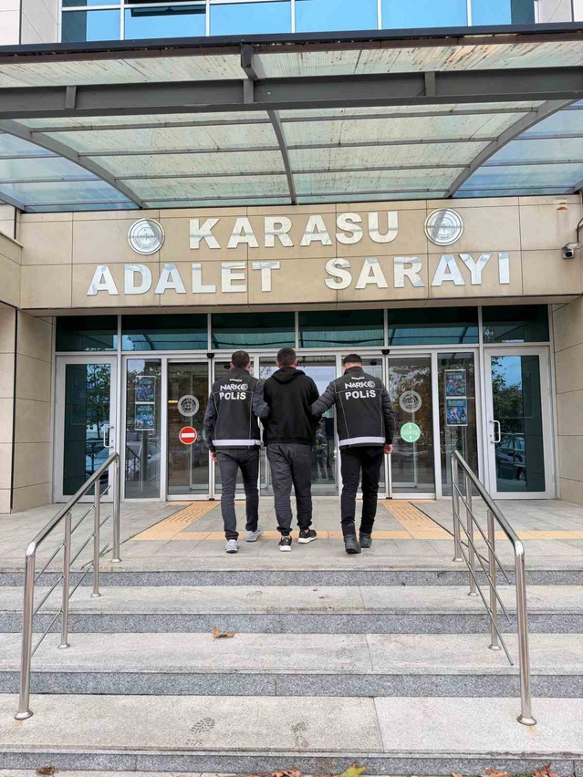 Sakarya Karasu'da uyuşturucu taciri, 24 yıl 10 ay hapisle cezaevine gönderildi