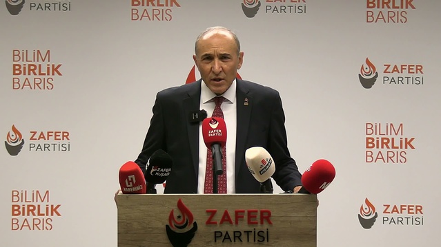 Fikret Artan, Fon Kurulu'na AK Partililerin hangi sıfatla katıldığını sordu