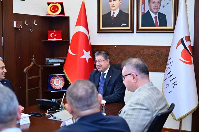 Eskişehir'de güvenlik toplantısında uyuşturucu ve kaçakçılıkla mücadele ele alındı
