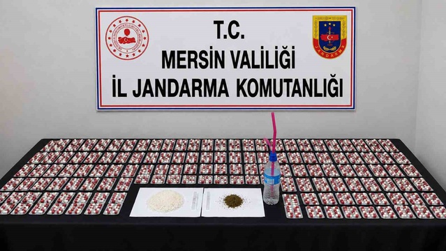 Mersin Yenişehir'de bin 256 sentetik ecza hapı ele geçirildi, iki şüpheli tutuklandı