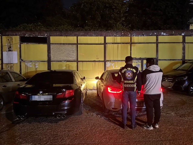 Üsküdar'da araç yumruklayana 180 bin TL ceza kesildi, aracı trafikten men edildi