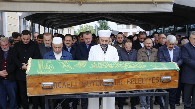 Eski muhtar Mustafa Kedikli (65), selde yaşamını yitirdiği Kocaeli'de toprağa verildi