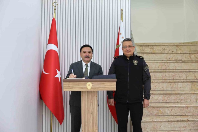 Kayseri Valisi Çiçek, İl Emniyet Müdürü Ergen'e hayırlı olsun ziyaretinde bulundu