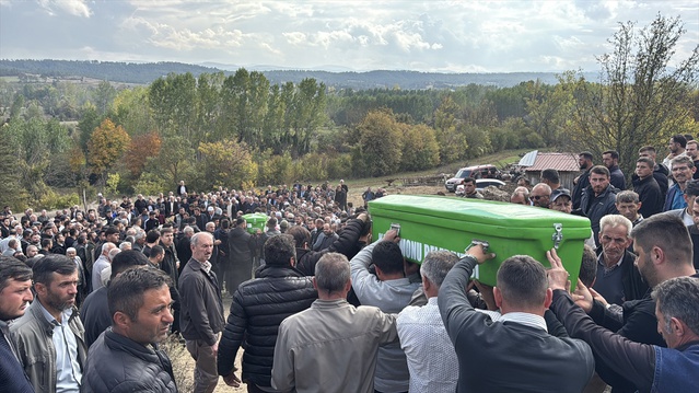 Kastamonu Taşköprü'de silahlı kavgada öldürülen aynı aileden 4 kişi toprağa verildi