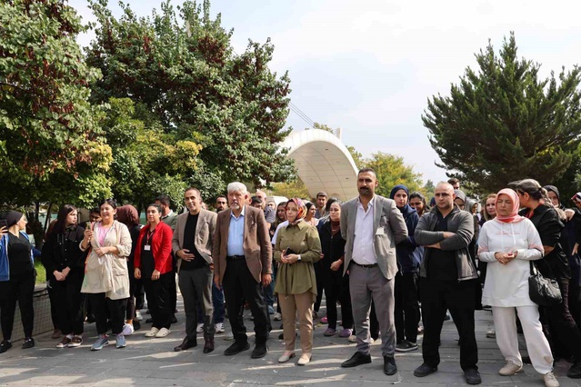 Elazığ'da Medikal Hospital çalışanları maaşlarını alamayınca protesto etti