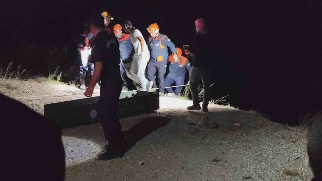 Akseki'de çiftin otomobili uçuruma yuvarlandı, 1 ölü, 1 yaralı
