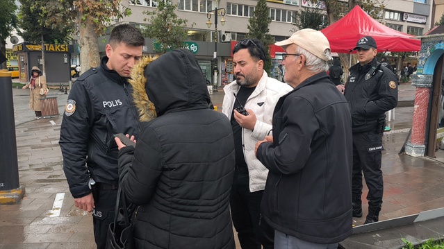 Kütahya'da polis, kızının 112 ihbarıyla 67 yaşındaki kişiyi dolandırılmaktan kurtardı