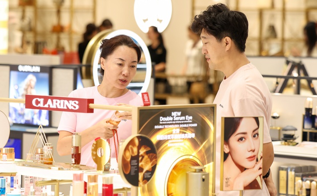 Hainan'da Ulusal Gün'de 123 bin kişi 855 milyon yuanlık gümrüksüz alışveriş yaptı