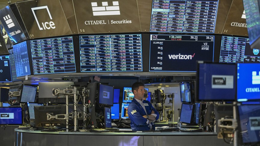 Küresel piyasalar, jeopolitik riskler ve teknoloji hisselerindeki satış baskısıyla karışık seyrediyor