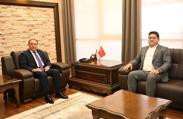 Bolvadin Belediye Başkanı Aynacı, AKÜ Rektörü Karakaş ile öğrenci ulaşımını görüştü